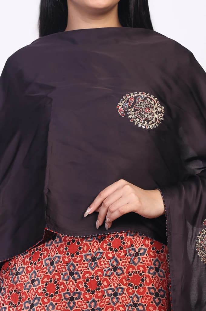 Maroon Embroidered Satin Dupatta — photo 3