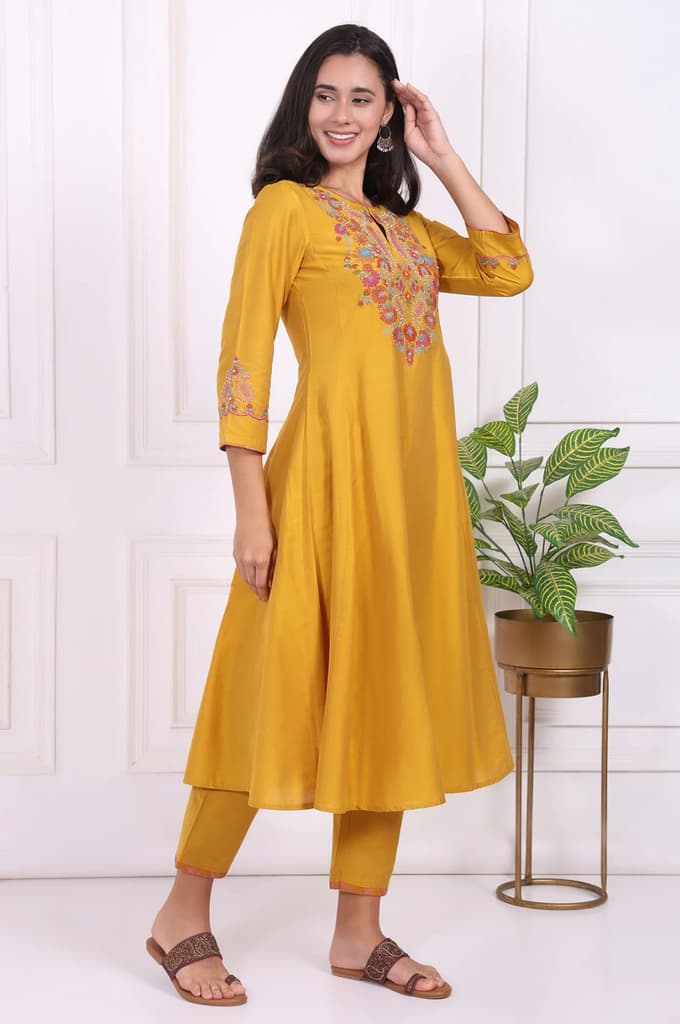 Yellow Embroidered Flared Kurta — photo 6