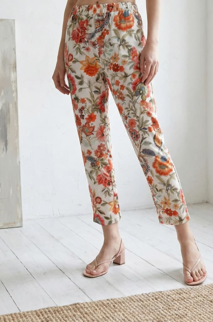 White Floral Printed Straight Fit Pants — XS