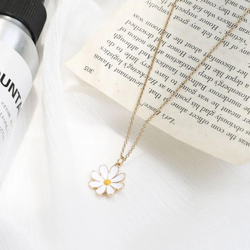 Daisy Daze – White Bloom Pendant — photo 3