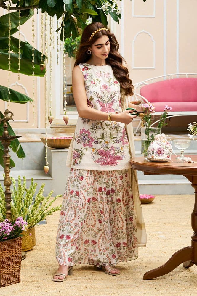 White Embroidered Straight Cotton Kurta with Flared Pant and Dupatta Set — XS