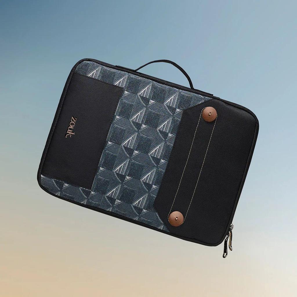 Kochi Carbon Urban Laptop Sleeve - 14inch (Black) — photo 2
