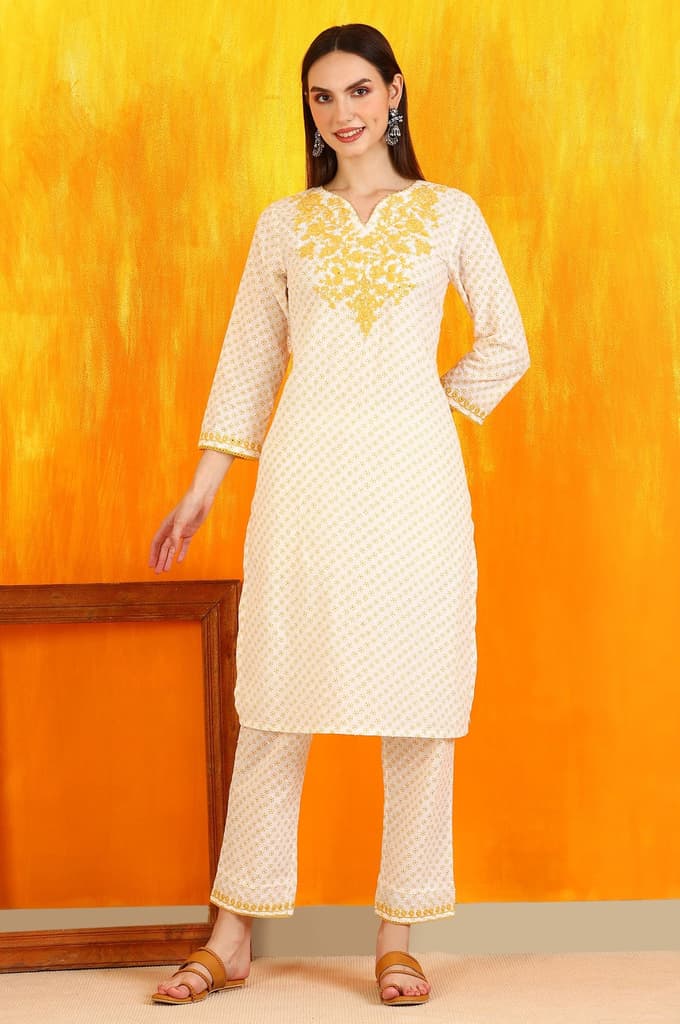White Bandhani Printed Cotton Swiss Dot Straight Kurta with Embroidery — photo 3
