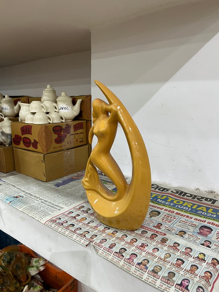 Golden Statue of a Woman | Sculpture | Bronze | Gold