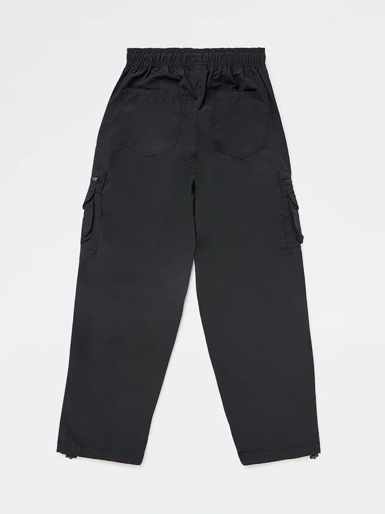 Y&F Kids Boys Black Mid-Rise Cotton-Blend Cargo Pants — photo 4