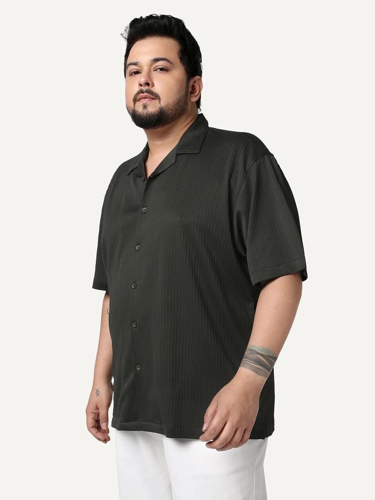 Plus Men's Dark Grey Cotton Half Sleeve Oversized Fit Textured Shirt with Cuban Collar — photo 2