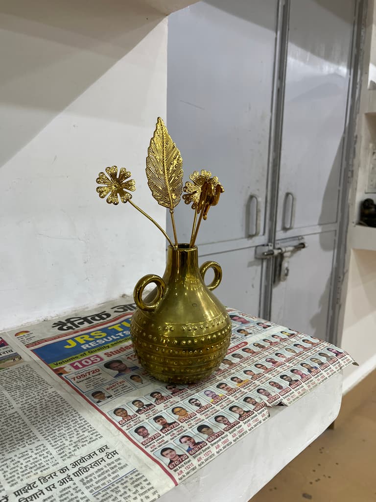 Gold Leaf Vase | Vase | Gold | Gold