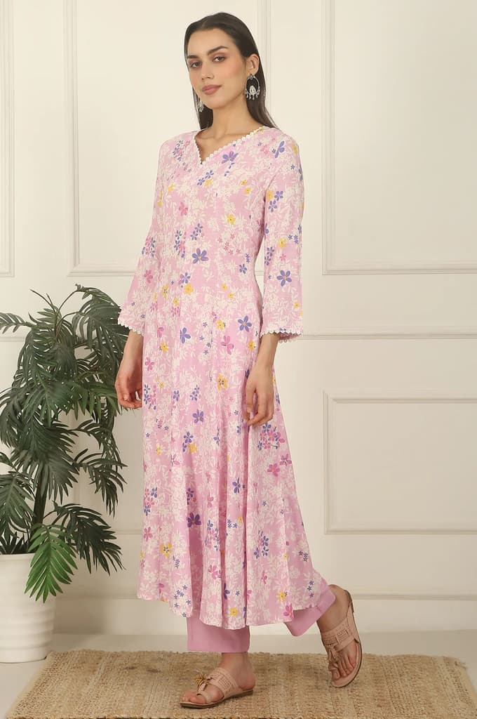 Pink Floral Printed Flared Rayon Kurta, Pants and Dupatta Set — photo 5