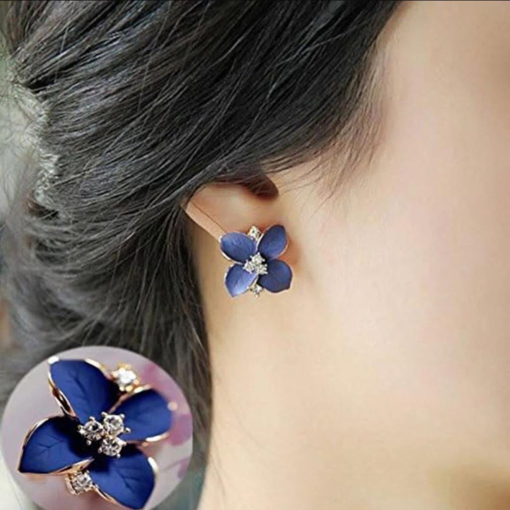 Blossom Gleam – Floral Stud Earrings — photo 3