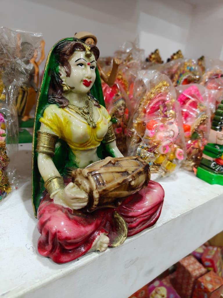 Statue of a Woman | Marble | Gold | Red