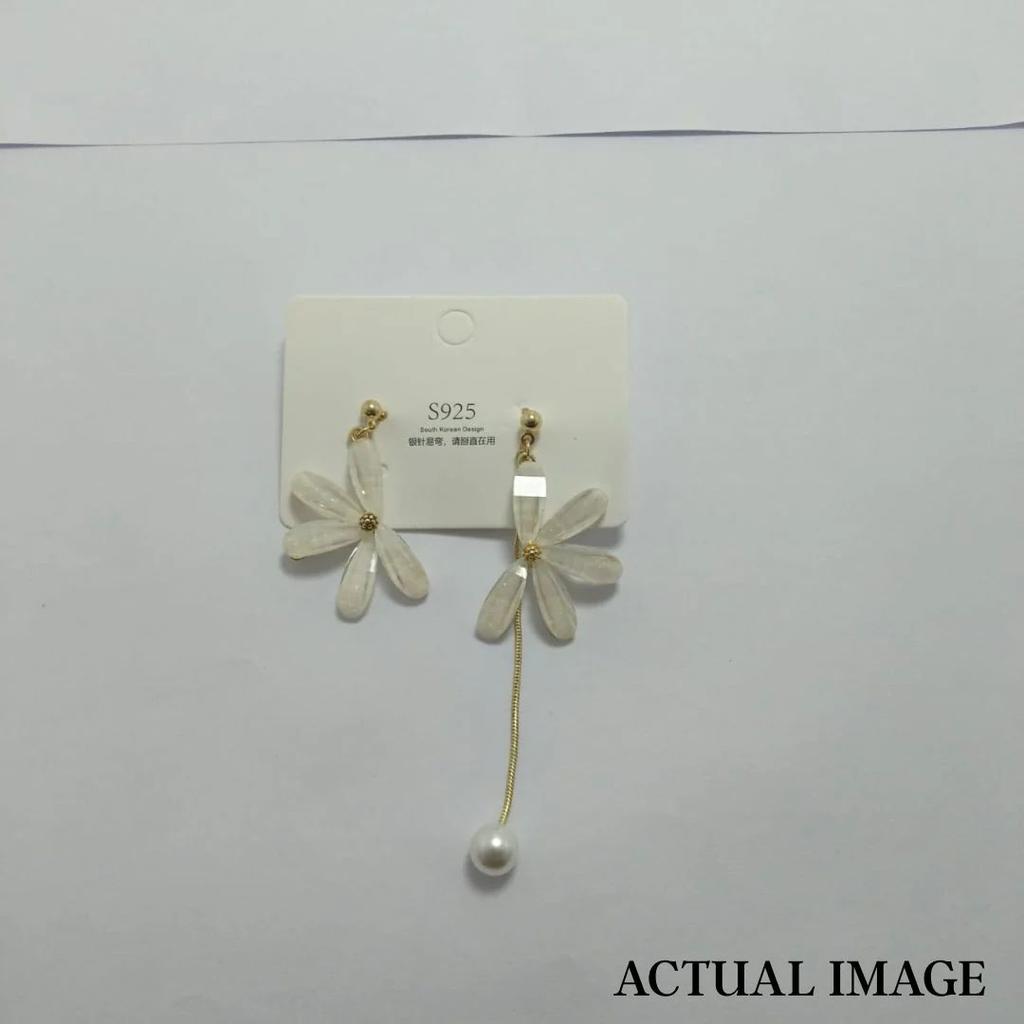Twist of Daisy – Asymmetrical Floral Drop Earrings with Pearl — photo 5