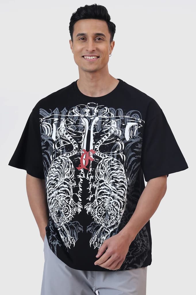 Twin Fangs Oversized T-shirt Black — photo 5