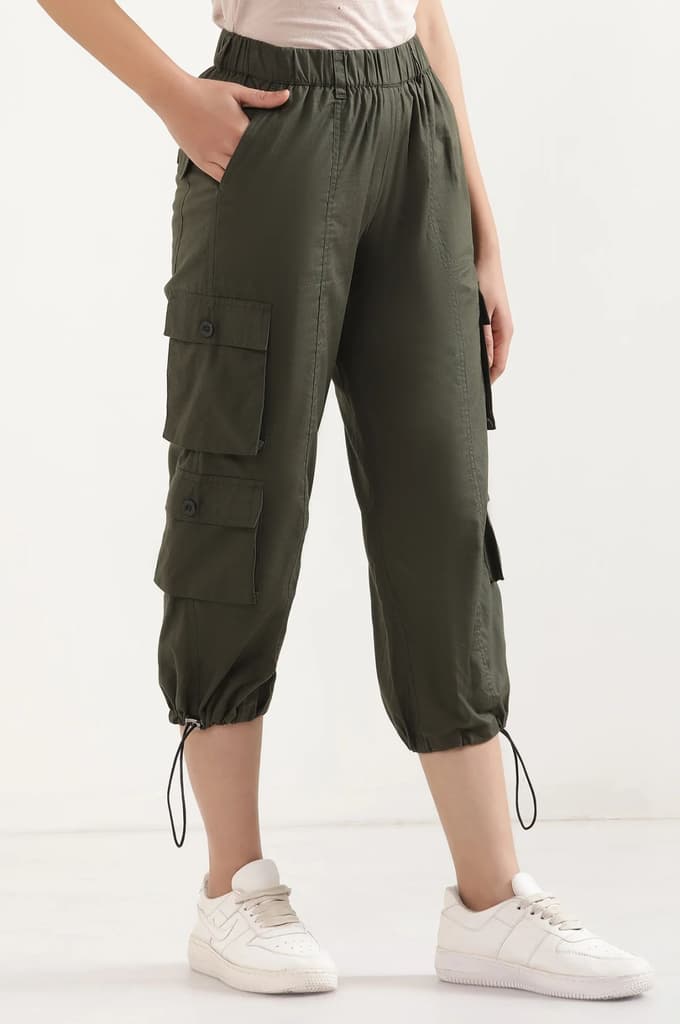 Muted Sage Green Solid Straight Fit Cotton Cropped Pants With Drawstring — photo 5
