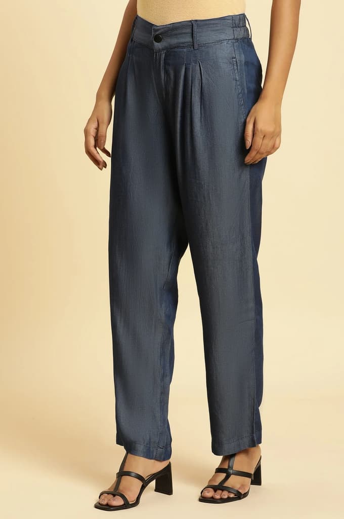 Blue Solid Straight Fit Denim Pants With Pleated Detail — photo 2