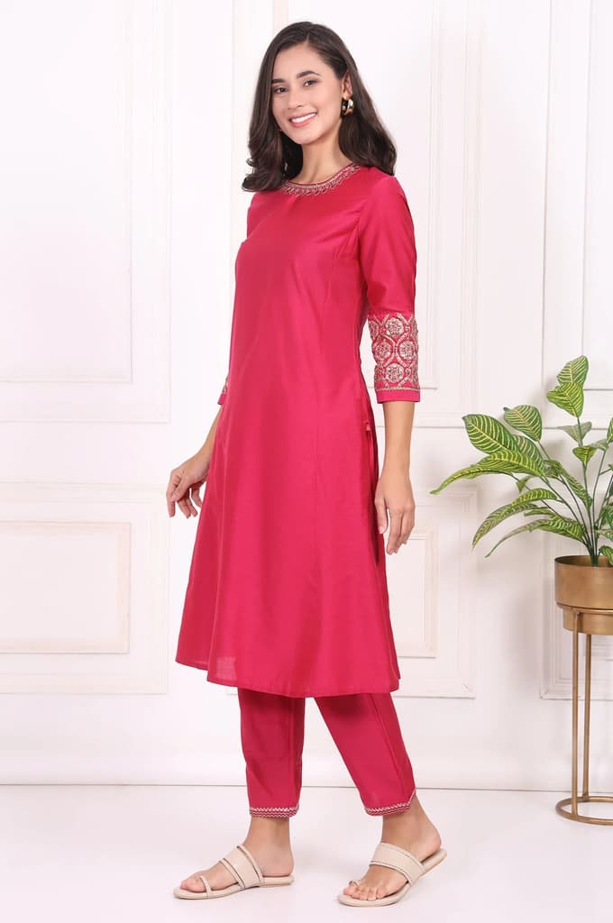 Pink Solid Embroidered Straight Kurta and Straight Pants Set — photo 4