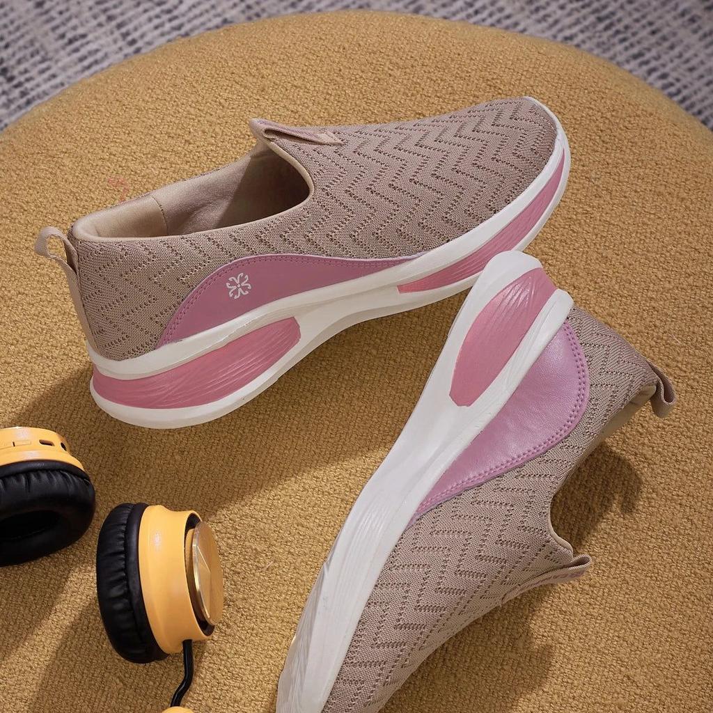 GARU Beige Women's Walking Shoes