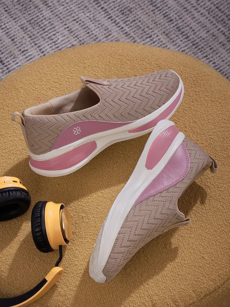 GARU Beige Women's Walking Shoes