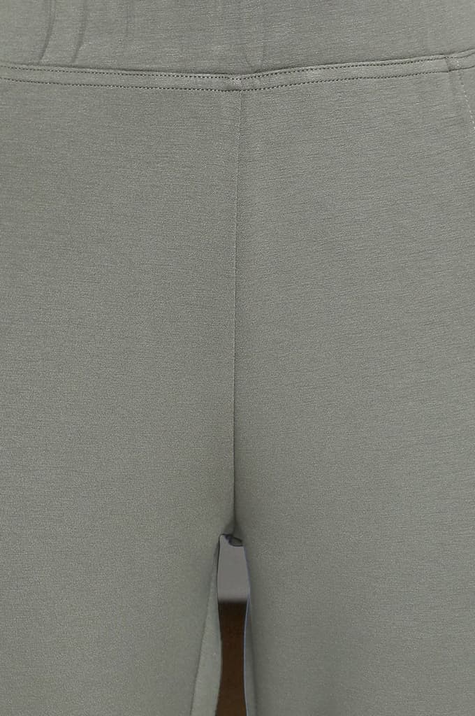 Green Solid Mid Rise Tights in Calf Length — photo 2