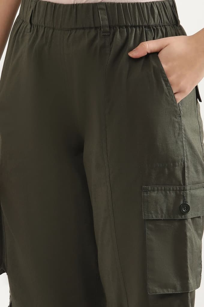 Muted Sage Green Solid Straight Fit Cotton Cropped Pants With Drawstring — photo 7