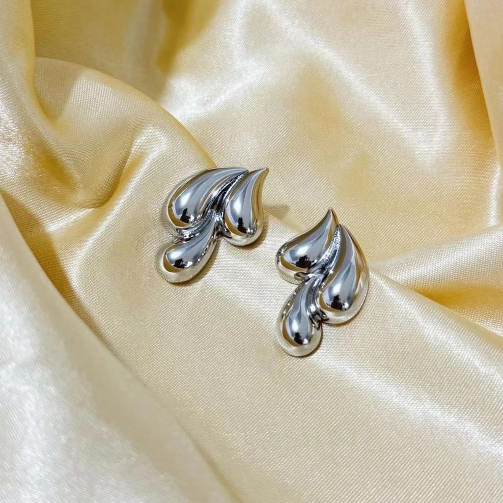 Liquid Drop Stud Earrings – Bold Water-Inspired Statement Jewelry — photo 4