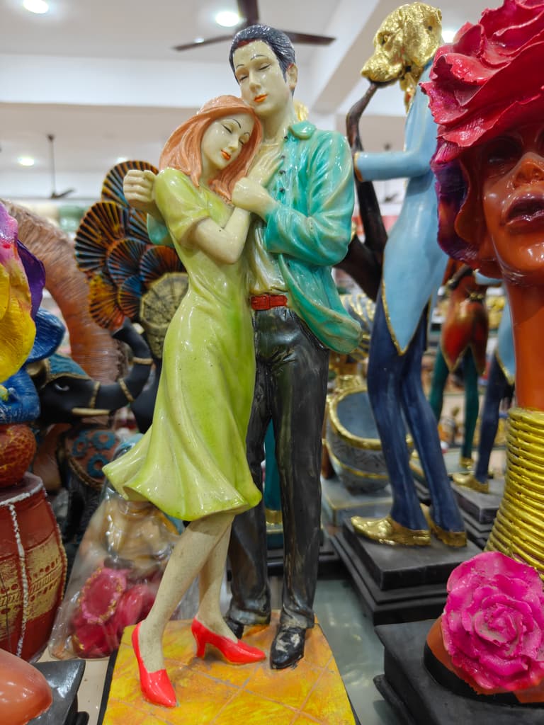 Green Statue of a Couple | Sculpture | Porcelain | Pink
