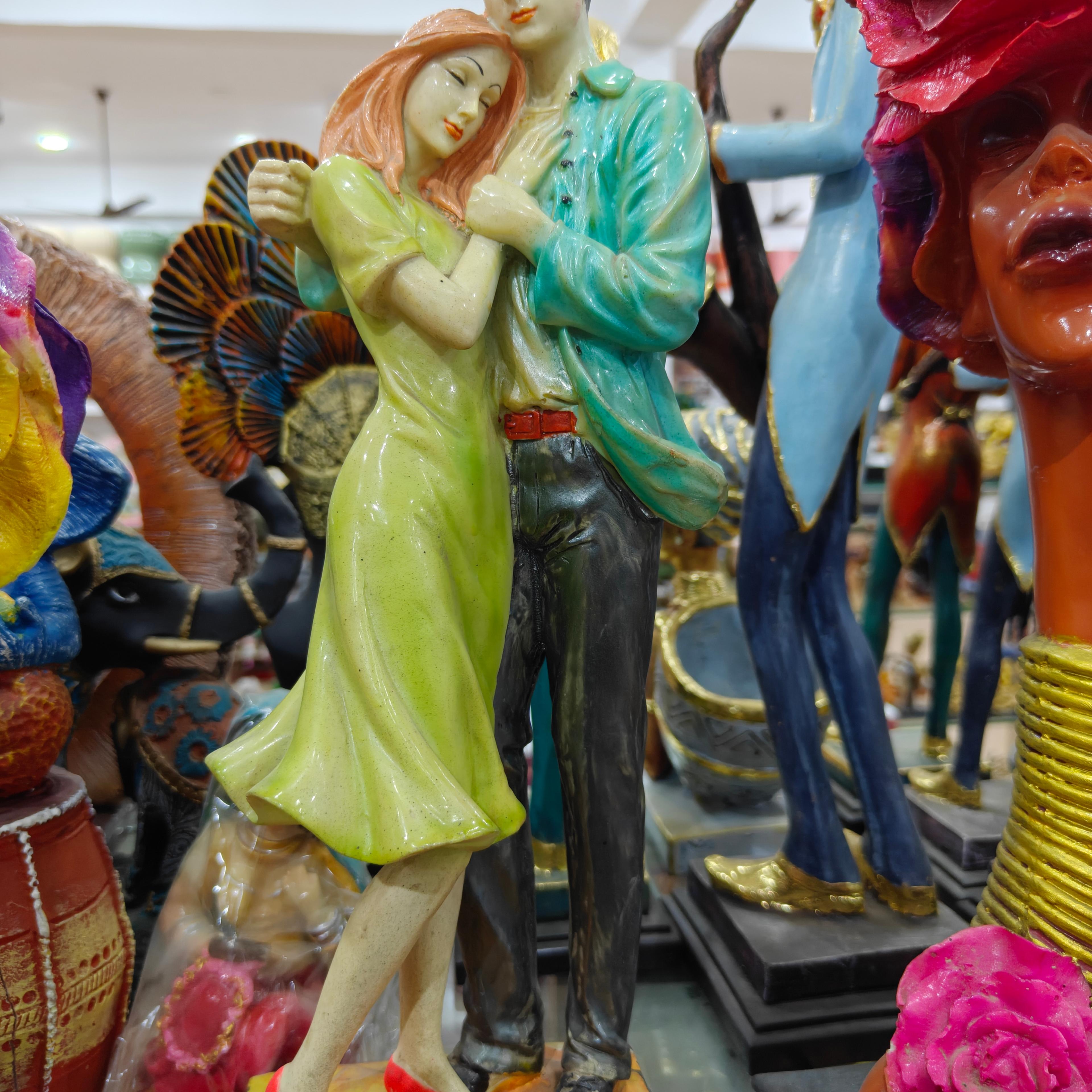 Green Statue of a Couple | Sculpture | Porcelain | Pink