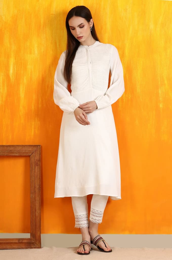 White Solid Pleated Yoke Moss Textured Straight Kurta — XS