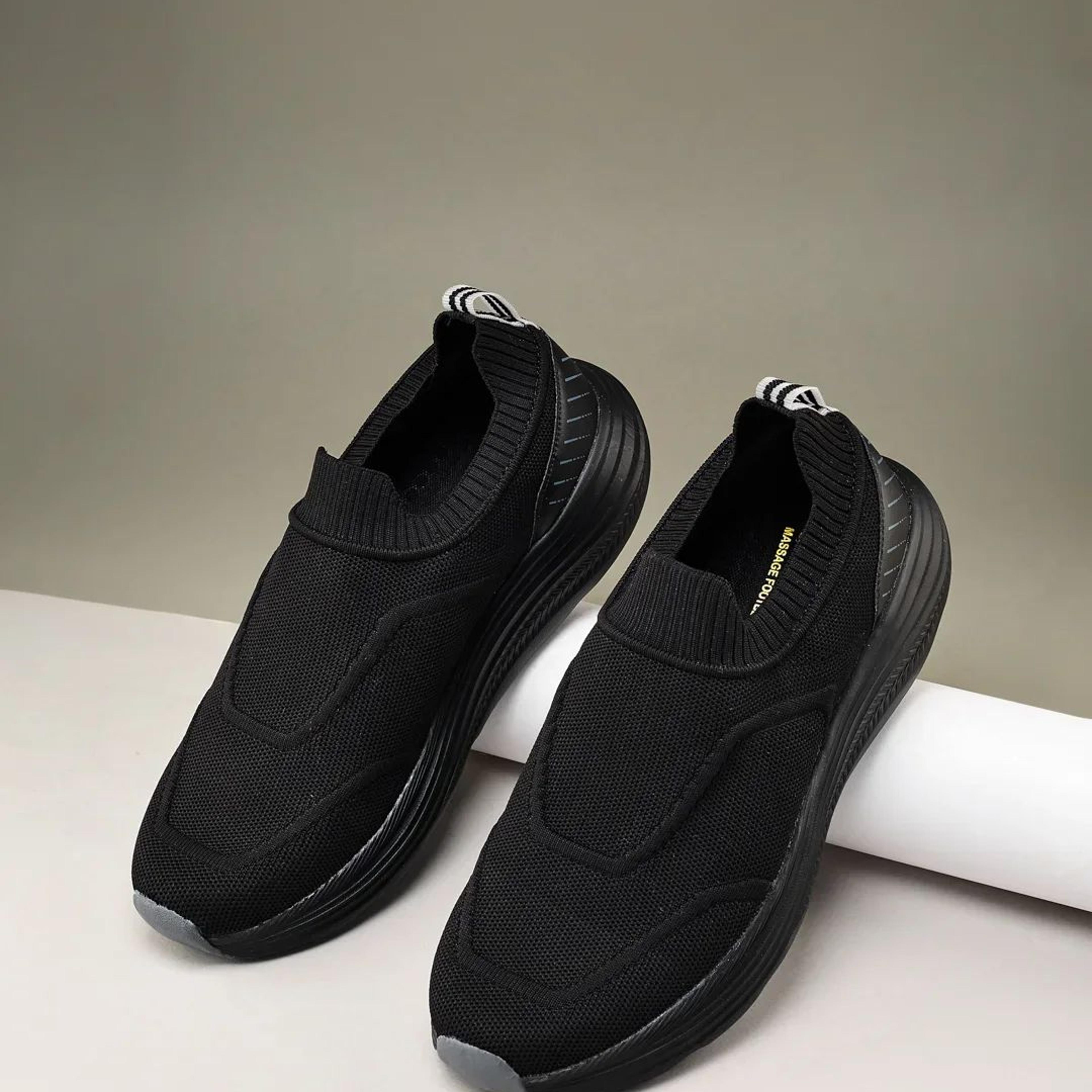HOOP Black Men's Walking Shoes