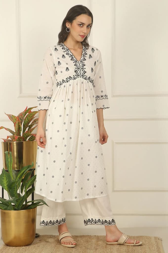 White Printed Thread Embroidered Chanderi Kurta, Pants and Kota Dupatta — photo 6