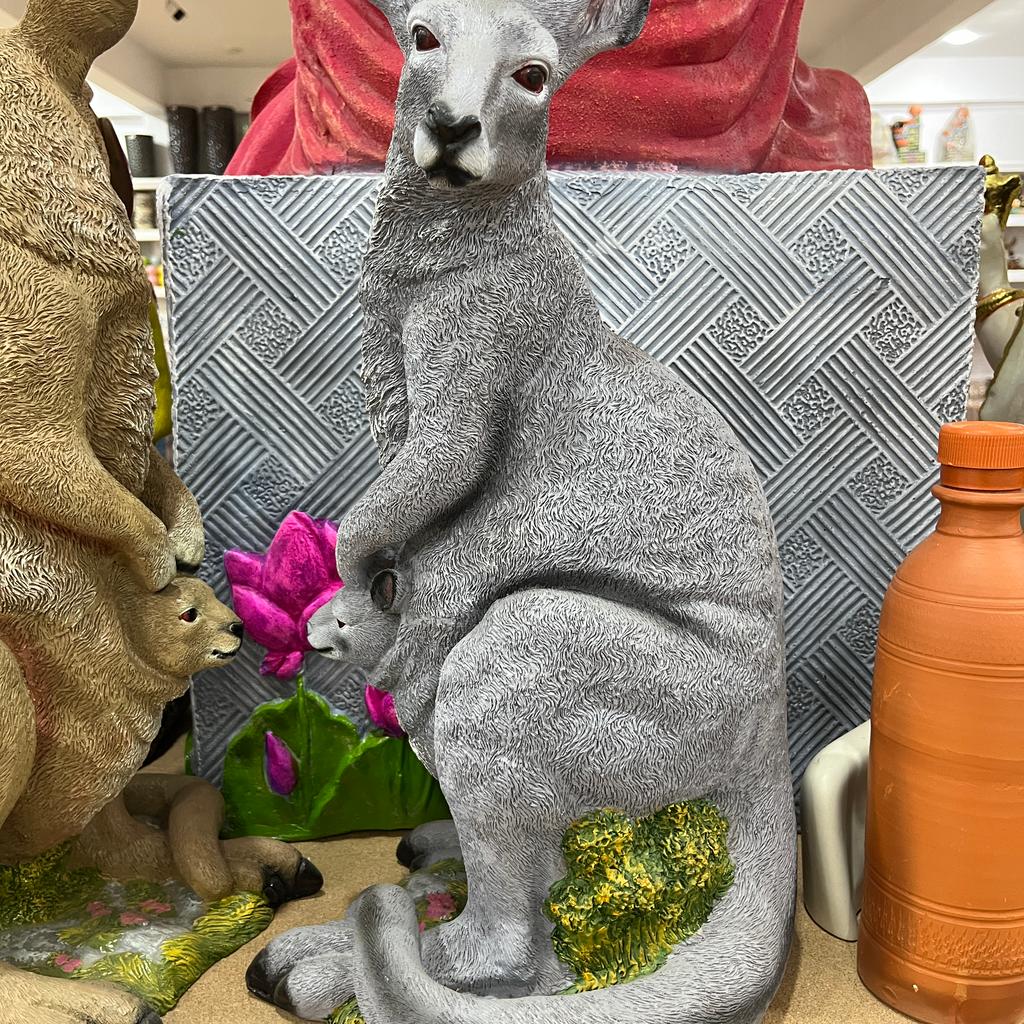 Kangaroo Statue | Sculpture | Concrete | Gray
