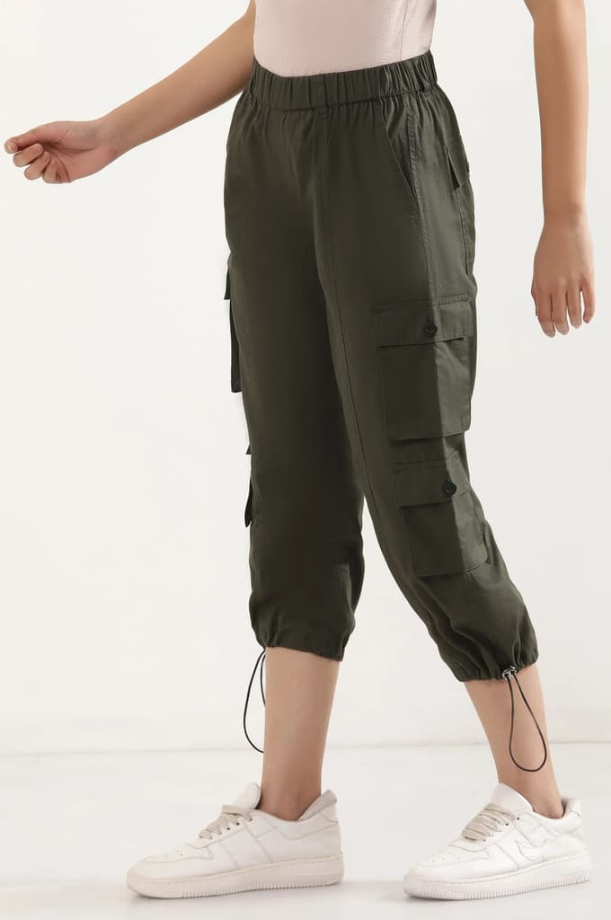 Muted Sage Green Solid Straight Fit Cotton Cropped Pants With Drawstring — photo 3