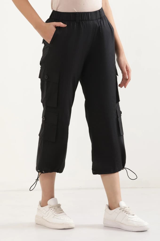 Black Solid Straight Fit Cotton Cropped Pants With Drawstring — photo 5