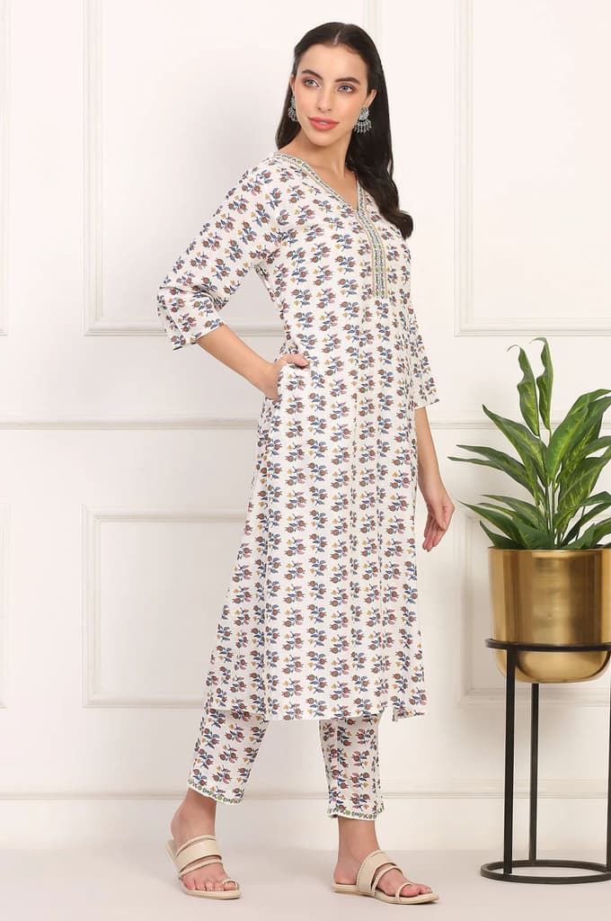 White Floral Printed Straight Pure Cotton Kurta and Straight Pant Co-ord Set — photo 7