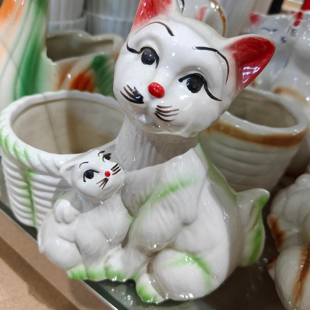 Cat Figurine | Ceramic | White | Green