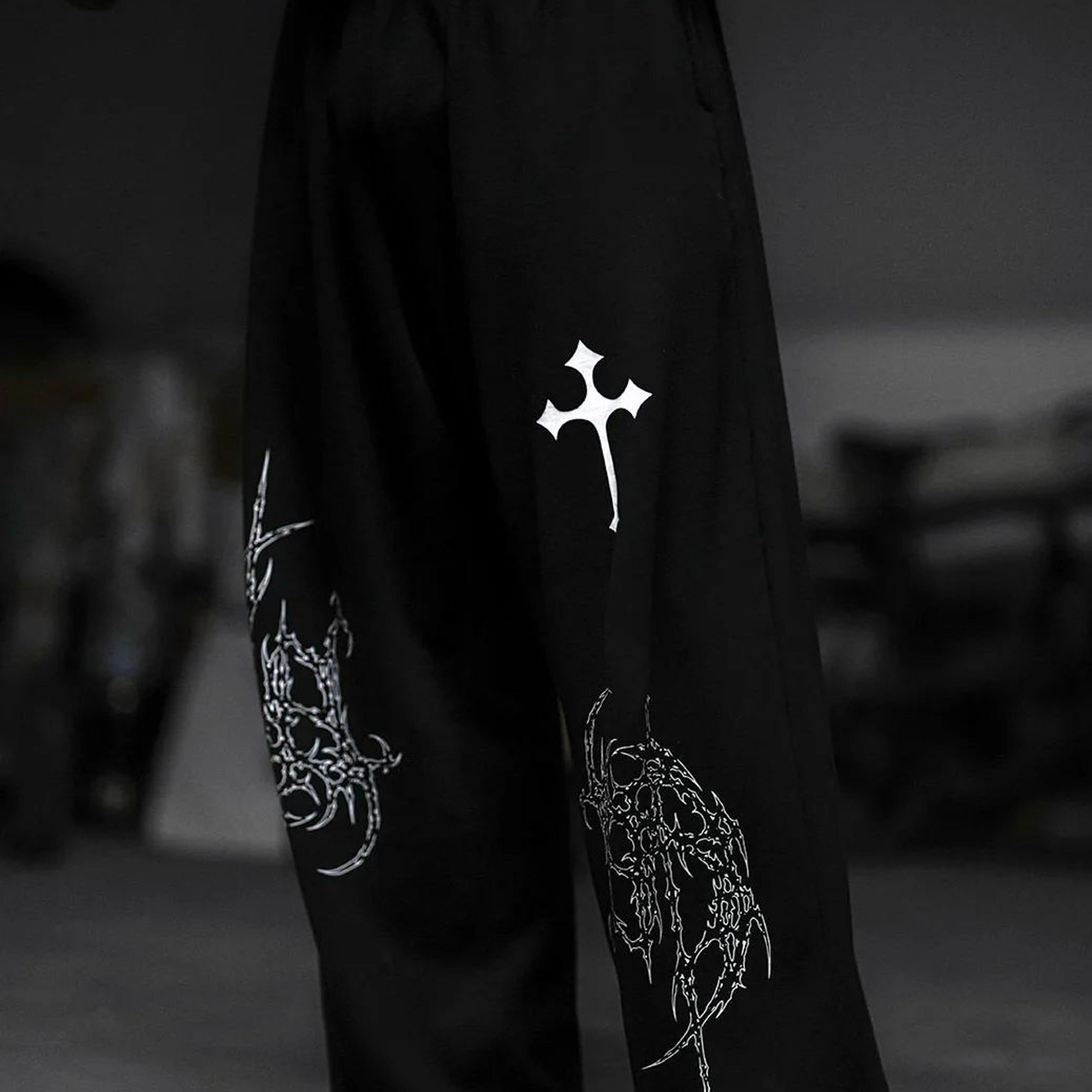 Christ Loose Tracks Black