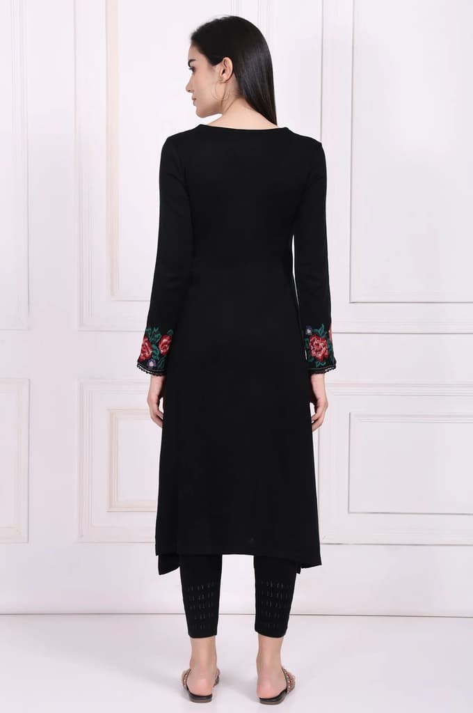 Black Embroidered A-Line Acrylic Winter Kurta — photo 5
