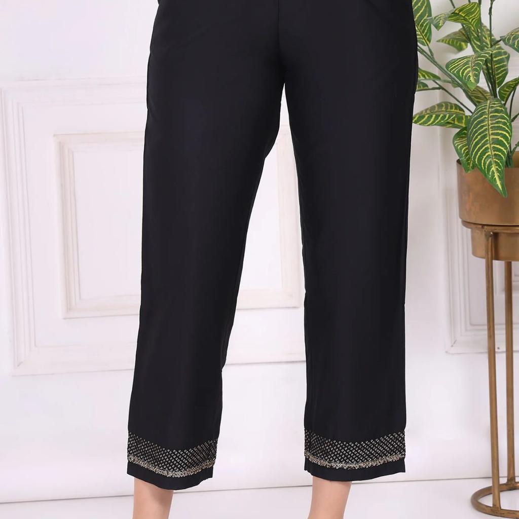 Black Solid Embroidered Mid Rise Ankle Length Straight Pants