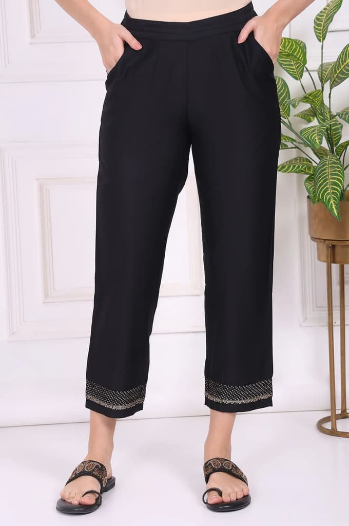 Black Solid Embroidered Mid Rise Ankle Length Straight Pants — S