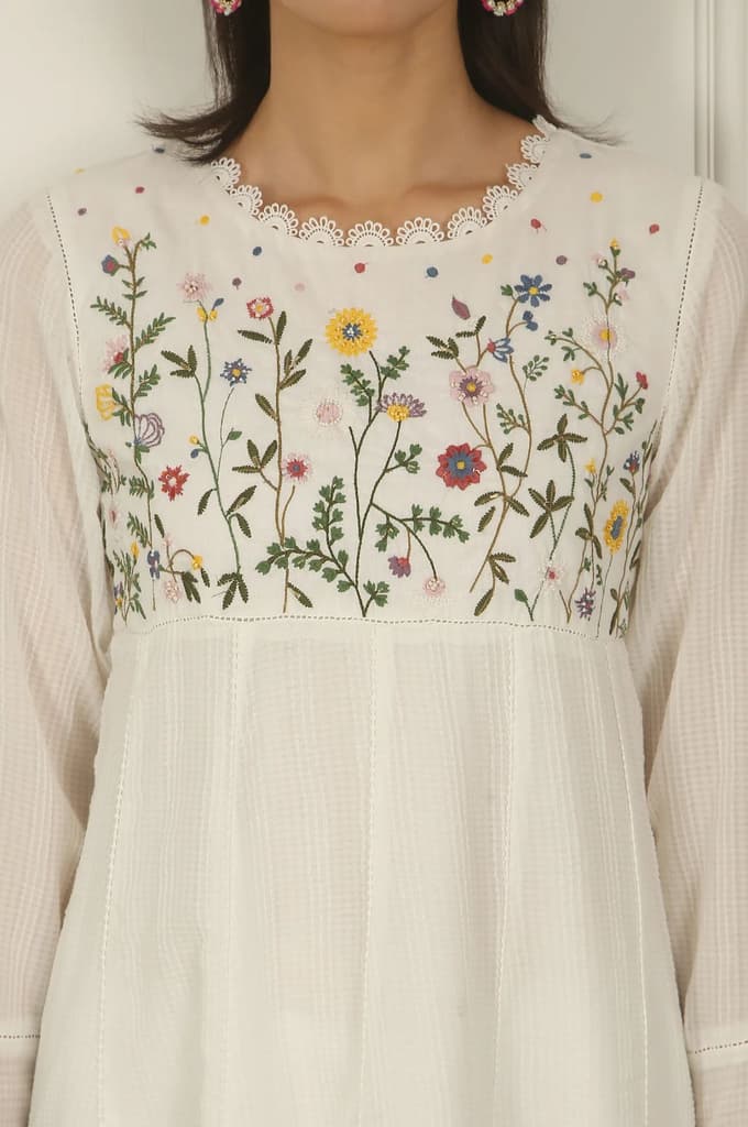 White Floral Embroidered Yoke Pure Cotton Anarkali Kurta — photo 4