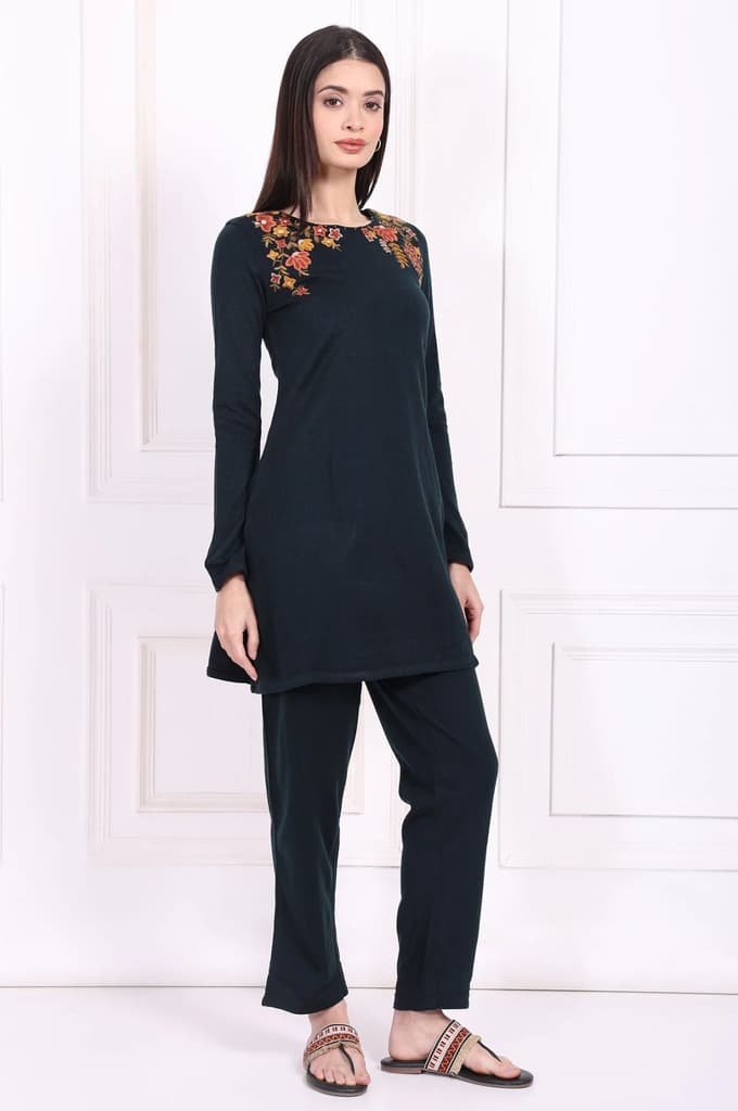 Green Embroidered A-Line Acrylic Kurta with Straight Pant — photo 6