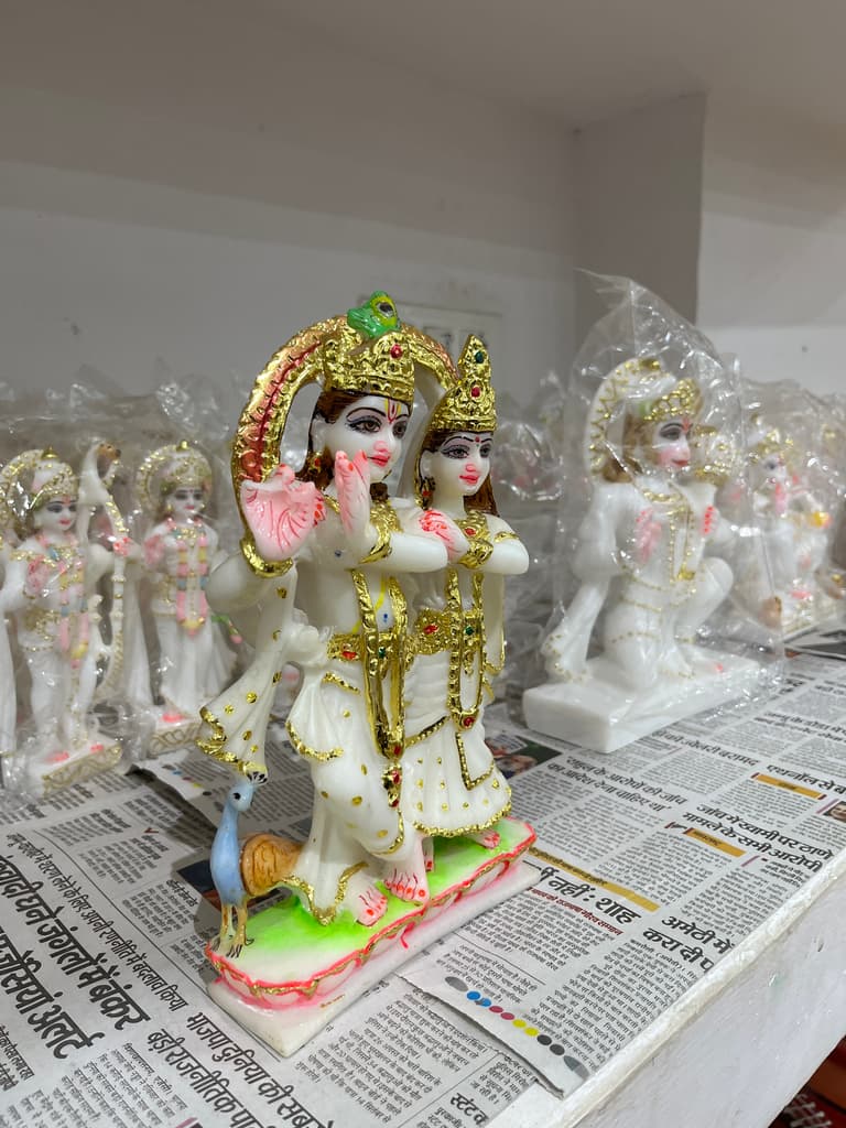 Gold Statue of Two Hands Holding Hands | Sculpture | Gold | Gold