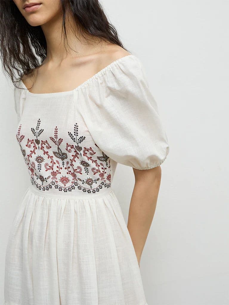 Bombay Paisley Off-White Floral Printed Cotton Tiered Dress — photo 3