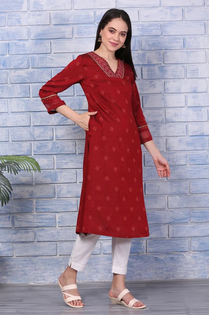 Pink Paisley Printed Thread Embroidered Crepe Flared Kurta — photo 6