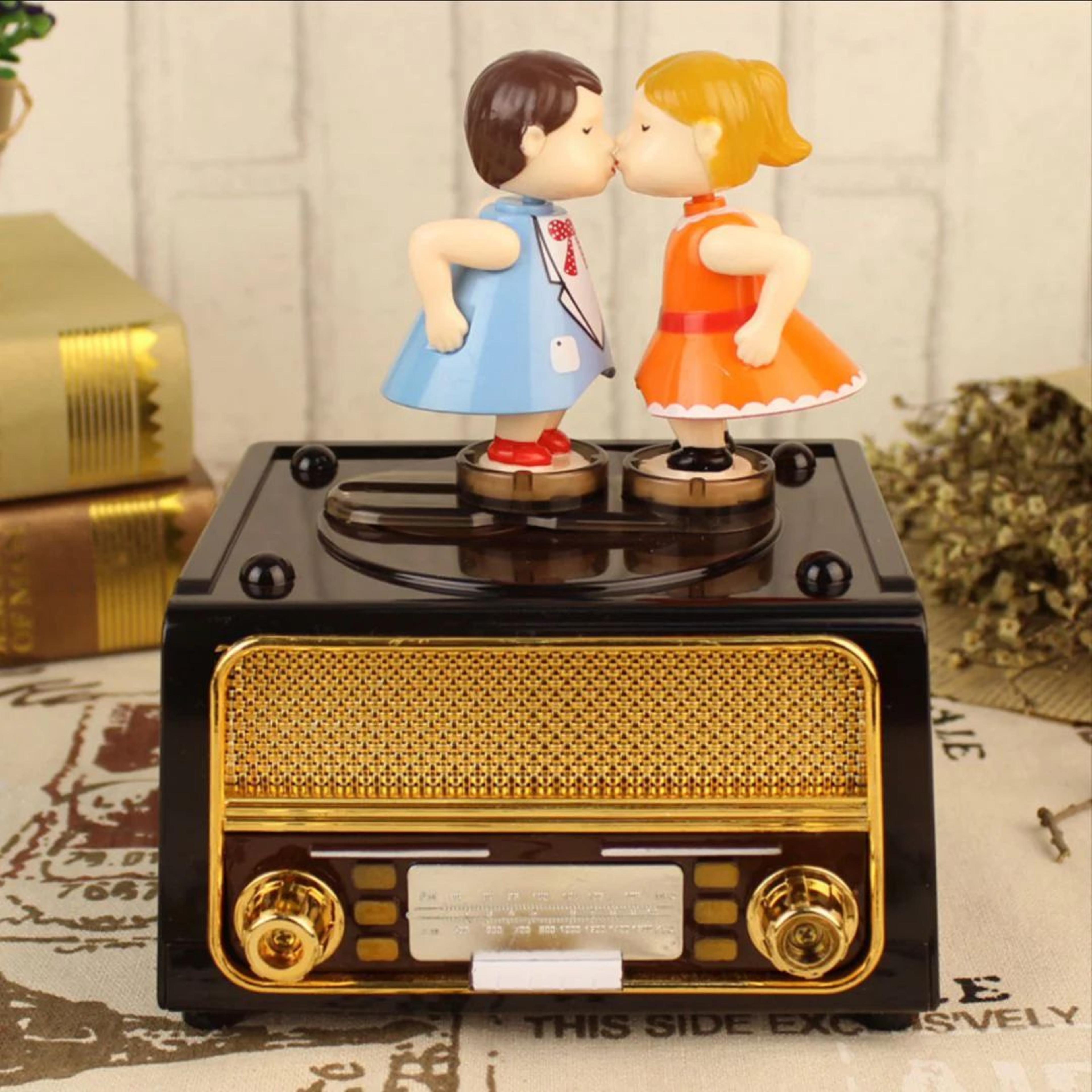 Kissing Couple Radio Music Box – Musical Box with Hidden Trinket Drawer