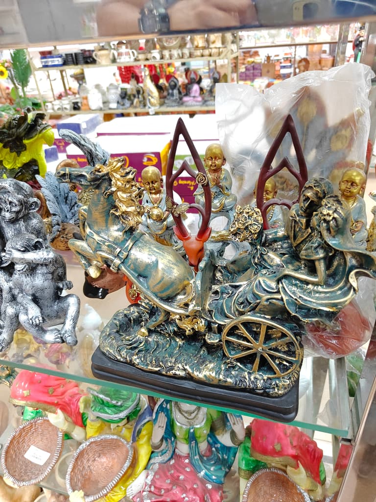 Bronze Statue of a Woman | Sculpture | Metal | Gold