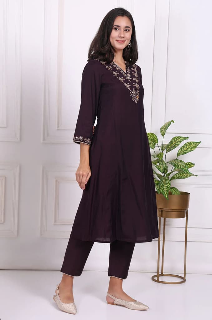 Purple Embroidered Straight Kurta, Pants and Dupatta Set — photo 6