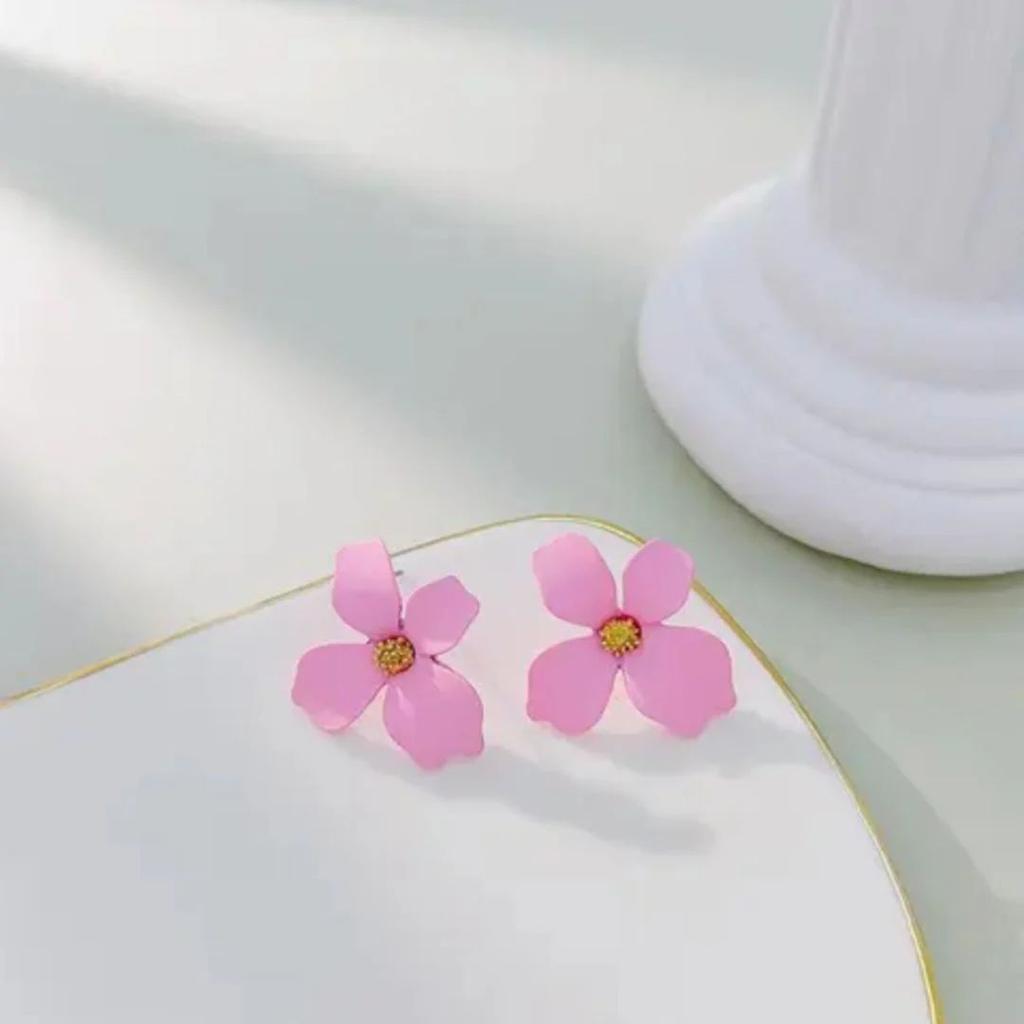 Flowers for Days - Cute Flower Shaped Ear Studs — Pink