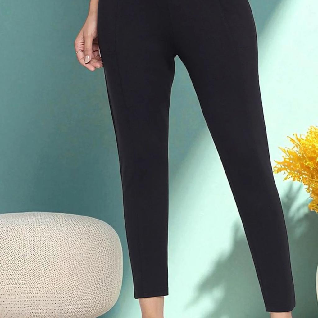 Black Solid Mid Rise Tights in Calf Length