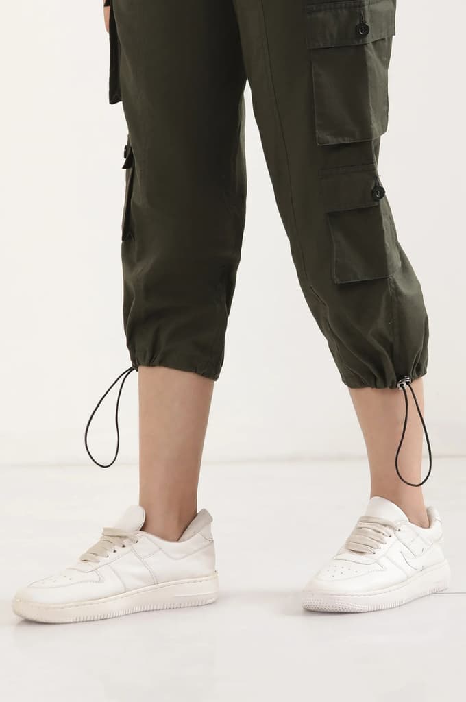 Muted Sage Green Solid Straight Fit Cotton Cropped Pants With Drawstring — photo 8