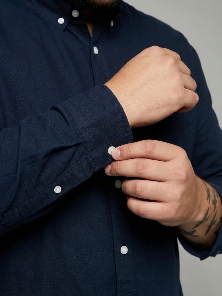 Plus Men's Navy Cotton Full Sleeve Regular Fit Solid Oxford Shirt With Button-Down Collar — photo 5